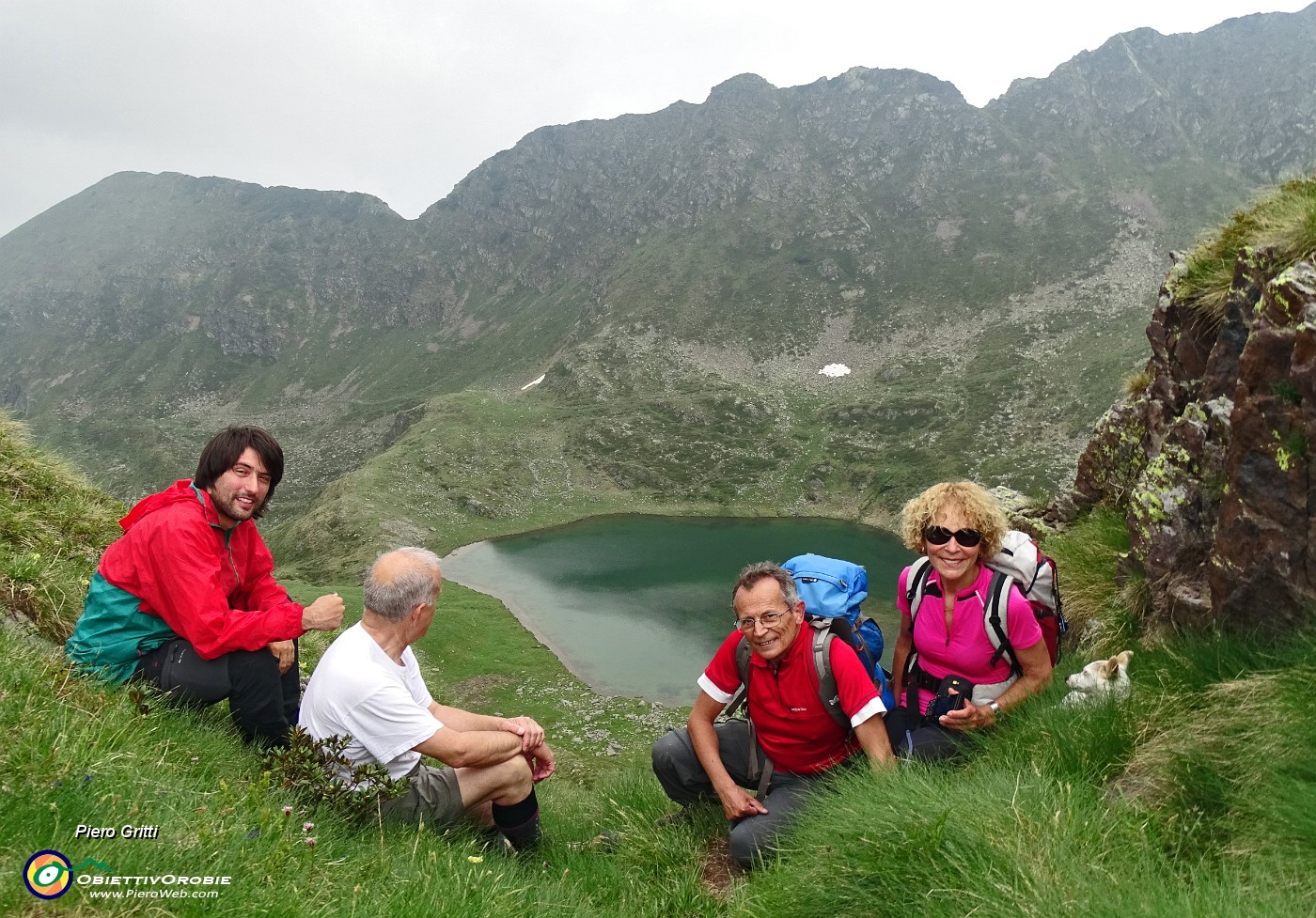 72 Alla Forcella di Val Asinina (2235 m) con vista sul lago omonimo.JPG -                                